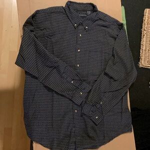XL navy blue with tan pattern excellent shirt. 
So nice!.